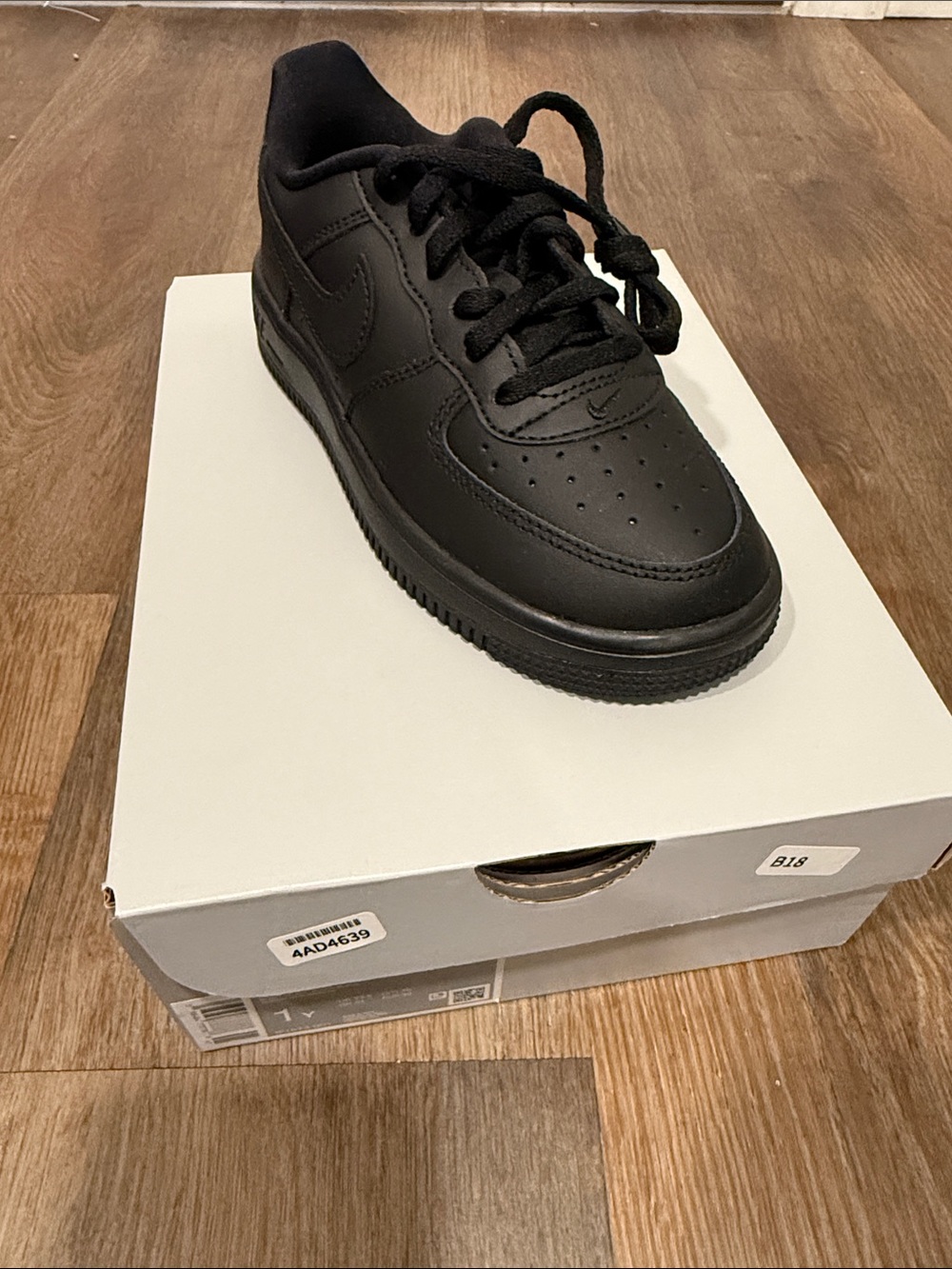 Men's Black Low-Top Athletic Sneakers - Picture 2 of 2